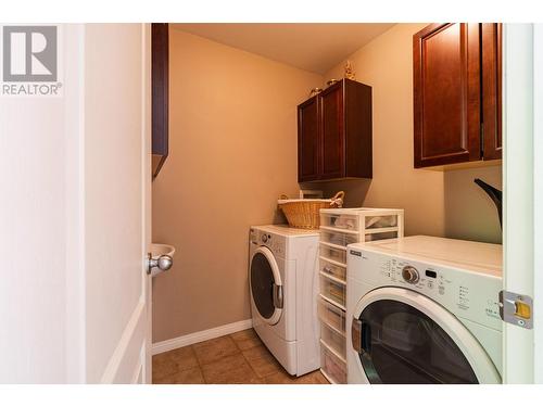 6393 Sunshine  Drive, Nelson, BC - Indoor Photo Showing Laundry Room