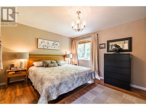 6393 Sunshine  Drive, Nelson, BC - Indoor Photo Showing Bedroom