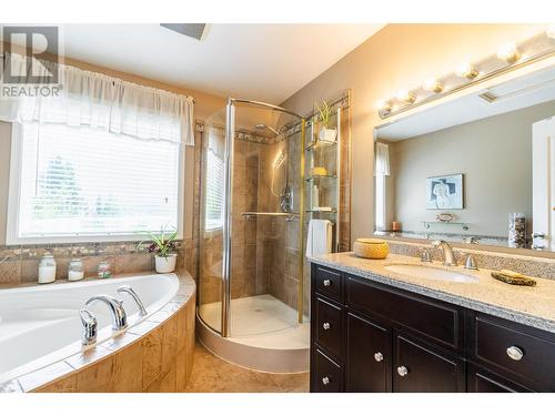 6393 Sunshine  Drive, Nelson, BC - Indoor Photo Showing Bathroom