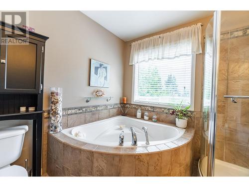 6393 Sunshine  Drive, Nelson, BC - Indoor Photo Showing Bathroom