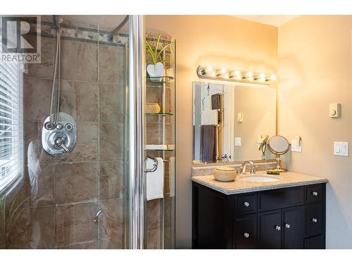 6393 Sunshine  Drive, Nelson, BC - Indoor Photo Showing Bathroom