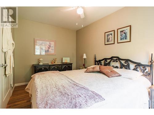 6393 Sunshine  Drive, Nelson, BC - Indoor Photo Showing Bedroom