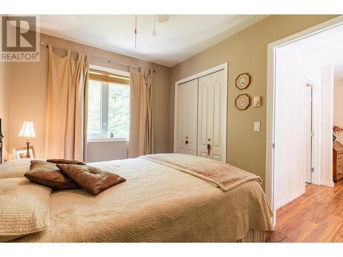 6393 Sunshine  Drive, Nelson, BC - Indoor Photo Showing Bedroom