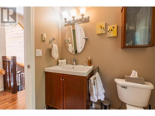 6393 Sunshine  Drive, Nelson, BC - Indoor Photo Showing Bathroom