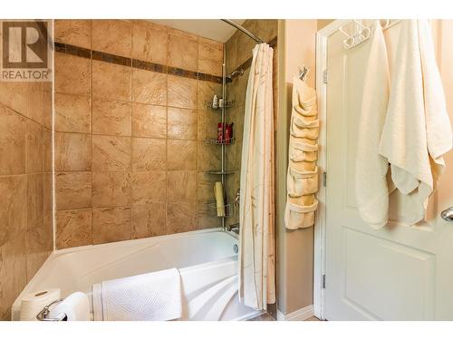 6393 Sunshine  Drive, Nelson, BC - Indoor Photo Showing Bathroom