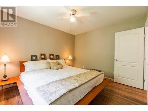 6393 Sunshine  Drive, Nelson, BC - Indoor Photo Showing Bedroom