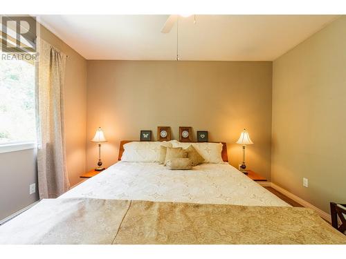 6393 Sunshine  Drive, Nelson, BC - Indoor Photo Showing Bedroom