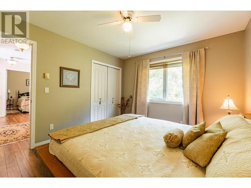 6393 Sunshine  Drive, Nelson, BC - Indoor Photo Showing Bedroom