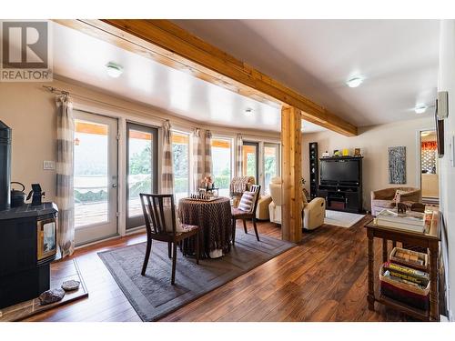 6393 Sunshine  Drive, Nelson, BC - Indoor Photo Showing Dining Room