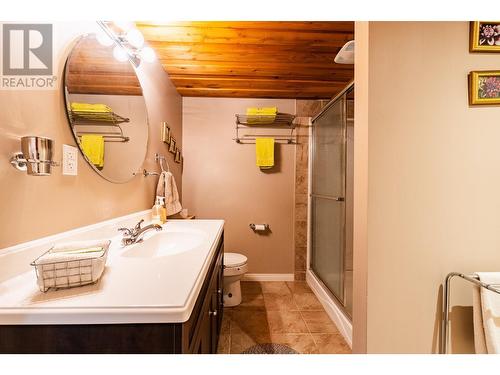 6393 Sunshine  Drive, Nelson, BC - Indoor Photo Showing Bathroom