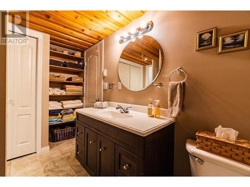 6393 Sunshine  Drive, Nelson, BC - Indoor Photo Showing Bathroom