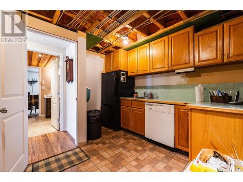 6393 Sunshine  Drive, Nelson, BC - Indoor Photo Showing Kitchen