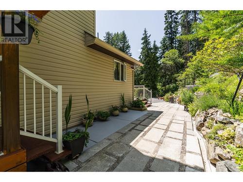 6393 Sunshine  Drive, Nelson, BC - Outdoor With Exterior