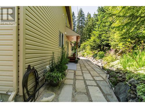 6393 Sunshine  Drive, Nelson, BC - Outdoor