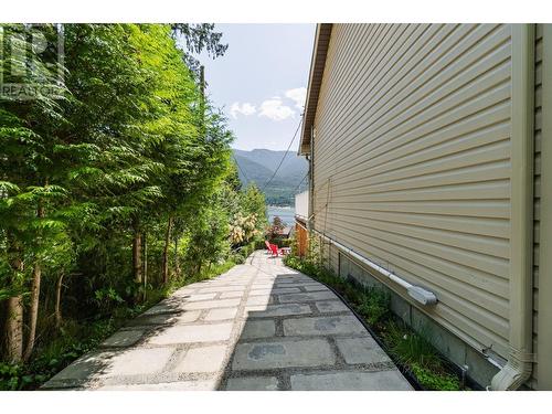 6393 Sunshine  Drive, Nelson, BC - Outdoor