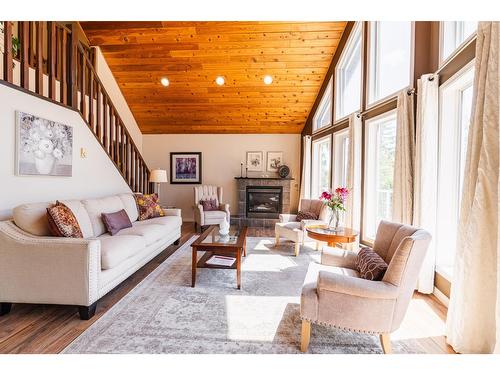 6393 Sunshine Drive, Nelson, BC - Indoor Photo Showing Living Room With Fireplace