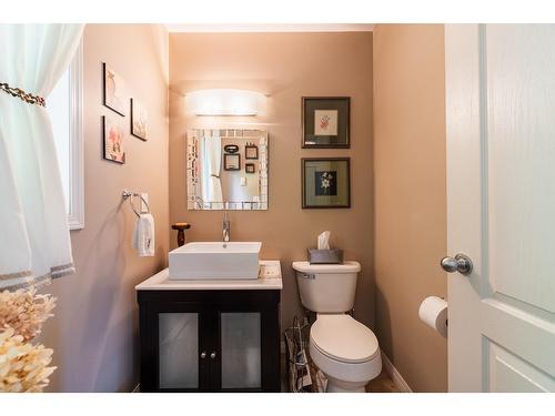 6393 Sunshine Drive, Nelson, BC - Indoor Photo Showing Bathroom