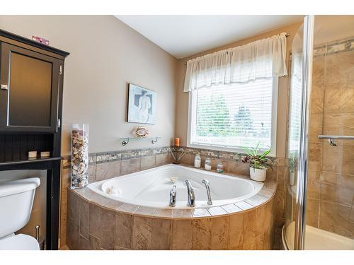 6393 Sunshine Drive, Nelson, BC - Indoor Photo Showing Bathroom