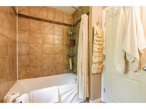 6393 Sunshine Drive, Nelson, BC - Indoor Photo Showing Bathroom