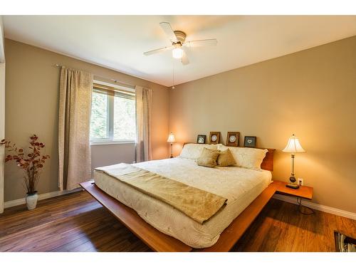 6393 Sunshine Drive, Nelson, BC - Indoor Photo Showing Bedroom