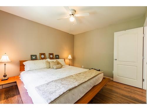 6393 Sunshine Drive, Nelson, BC - Indoor Photo Showing Bedroom