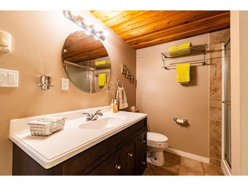 6393 Sunshine Drive, Nelson, BC - Indoor Photo Showing Bathroom