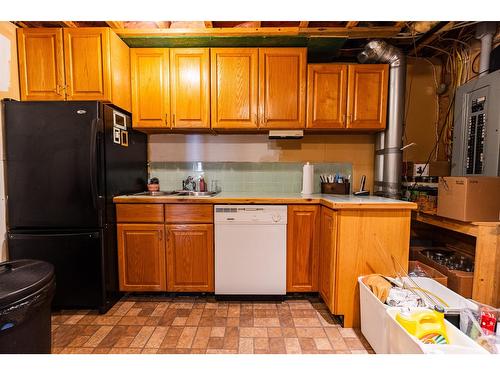 6393 Sunshine Drive, Nelson, BC - Indoor Photo Showing Kitchen