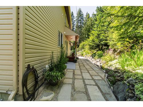 6393 Sunshine Drive, Nelson, BC - Outdoor