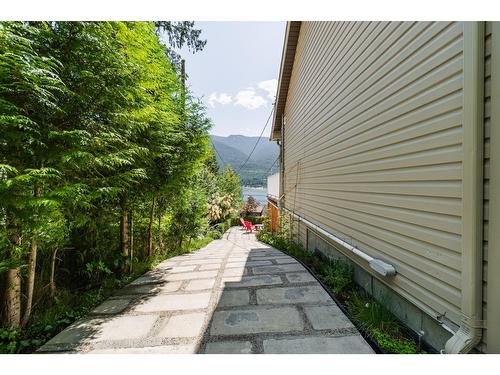 6393 Sunshine Drive, Nelson, BC - Outdoor