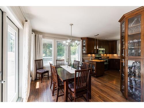 6393 Sunshine Drive, Nelson, BC - Indoor Photo Showing Dining Room