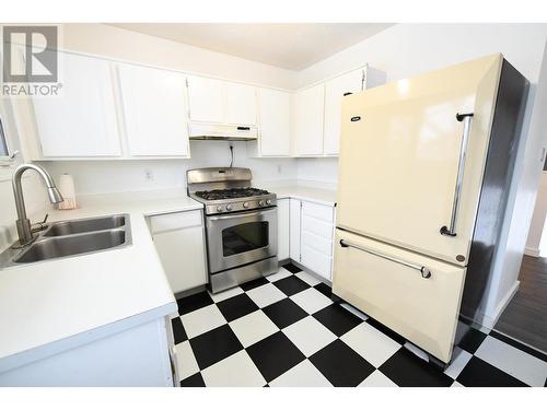 9303 111 Avenue, Fort St. John, BC - Indoor Photo Showing Kitchen With Double Sink