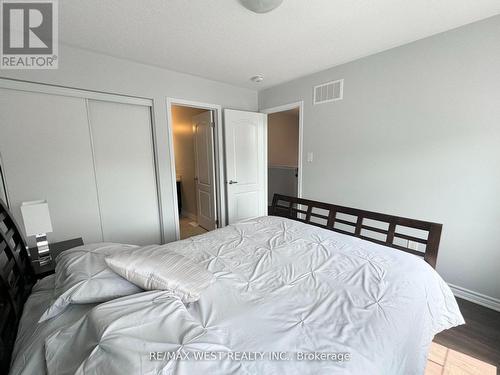 33 Feeder Street, Brampton (Northwest Brampton), ON - Indoor Photo Showing Bedroom