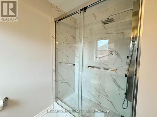 33 Feeder Street, Brampton (Northwest Brampton), ON - Indoor Photo Showing Bathroom