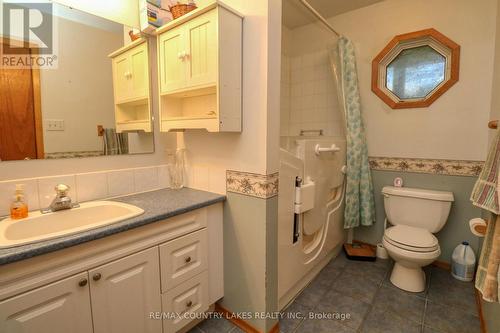 586 Rohallion Road, Kawartha Lakes, ON - Indoor Photo Showing Bathroom