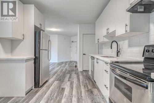 27 Grove Street, Hamilton (Corktown), ON - Indoor Photo Showing Kitchen With Upgraded Kitchen