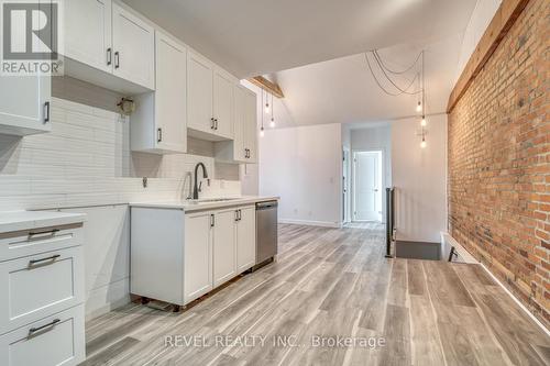 27 Grove Street, Hamilton (Corktown), ON - Indoor Photo Showing Kitchen