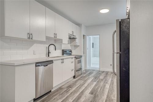 27 Grove Street, Hamilton, ON - Indoor Photo Showing Kitchen