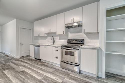 27 Grove Street, Hamilton, ON - Indoor Photo Showing Kitchen