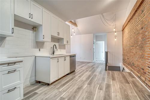 27 Grove Street, Hamilton, ON - Indoor Photo Showing Kitchen