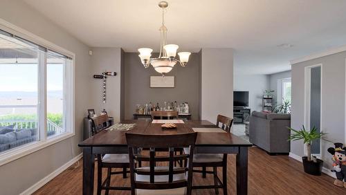 2816 Lower Glenrosa Road, West Kelowna, BC - Indoor Photo Showing Dining Room