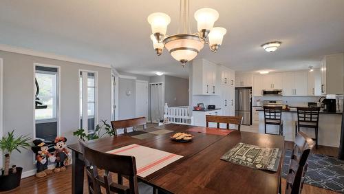 2816 Lower Glenrosa Road, West Kelowna, BC - Indoor Photo Showing Dining Room