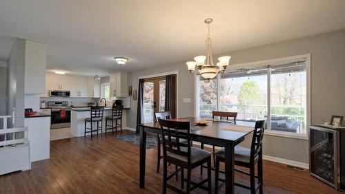 2816 Lower Glenrosa Road, West Kelowna, BC - Indoor Photo Showing Dining Room