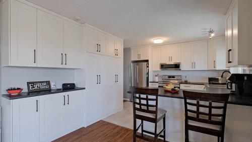 2816 Lower Glenrosa Road, West Kelowna, BC - Indoor Photo Showing Kitchen With Stainless Steel Kitchen