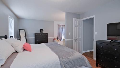 2816 Lower Glenrosa Road, West Kelowna, BC - Indoor Photo Showing Bedroom