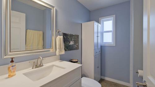 2816 Lower Glenrosa Road, West Kelowna, BC - Indoor Photo Showing Bathroom