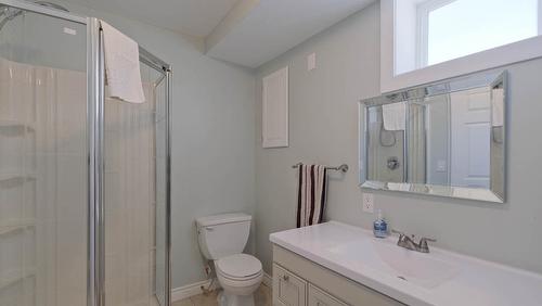 2816 Lower Glenrosa Road, West Kelowna, BC - Indoor Photo Showing Bathroom