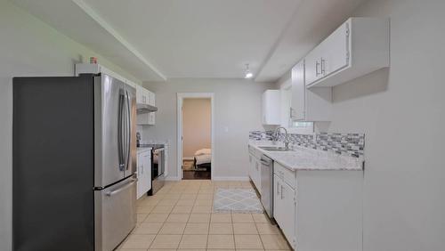 2816 Lower Glenrosa Road, West Kelowna, BC - Indoor Photo Showing Kitchen With Upgraded Kitchen