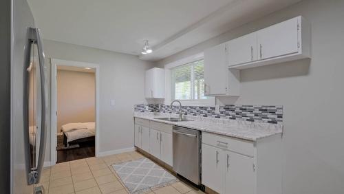 2816 Lower Glenrosa Road, West Kelowna, BC - Indoor Photo Showing Kitchen With Double Sink