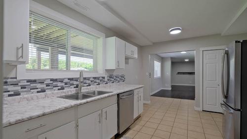 2816 Lower Glenrosa Road, West Kelowna, BC - Indoor Photo Showing Kitchen With Double Sink