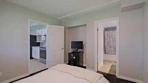 2816 Lower Glenrosa Road, West Kelowna, BC - Indoor Photo Showing Bedroom